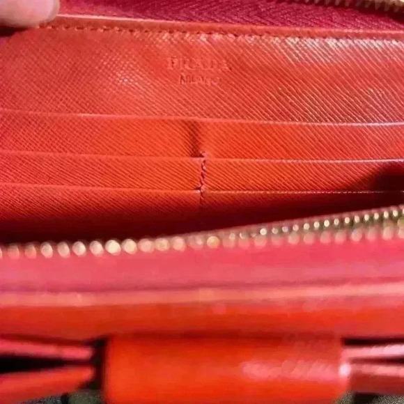 Prada Saffiano Fiocco bow zip around wallet in a red/chestnut Authentication - Picture 6 of 6